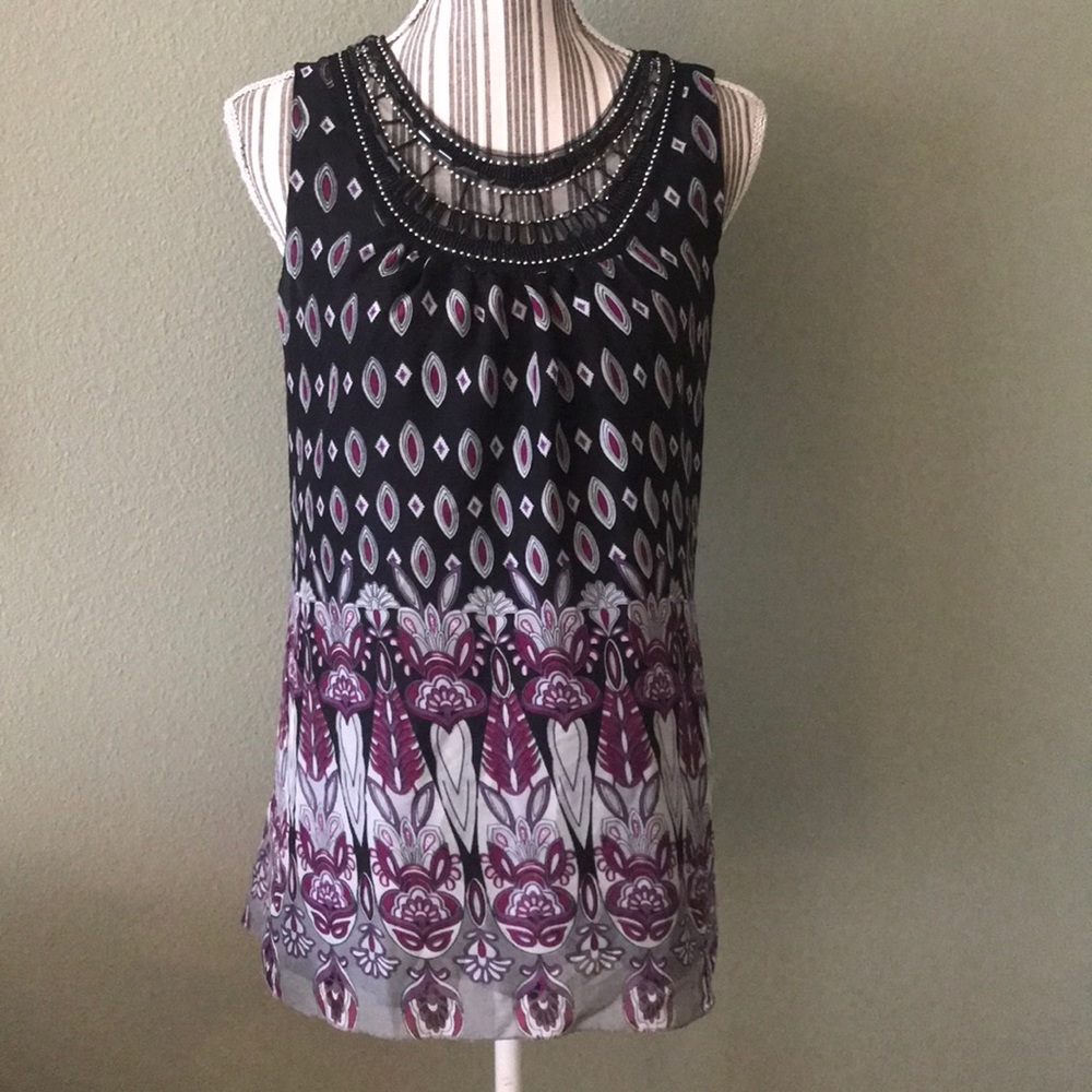 Stunning tunic, sleeveless, ties in back